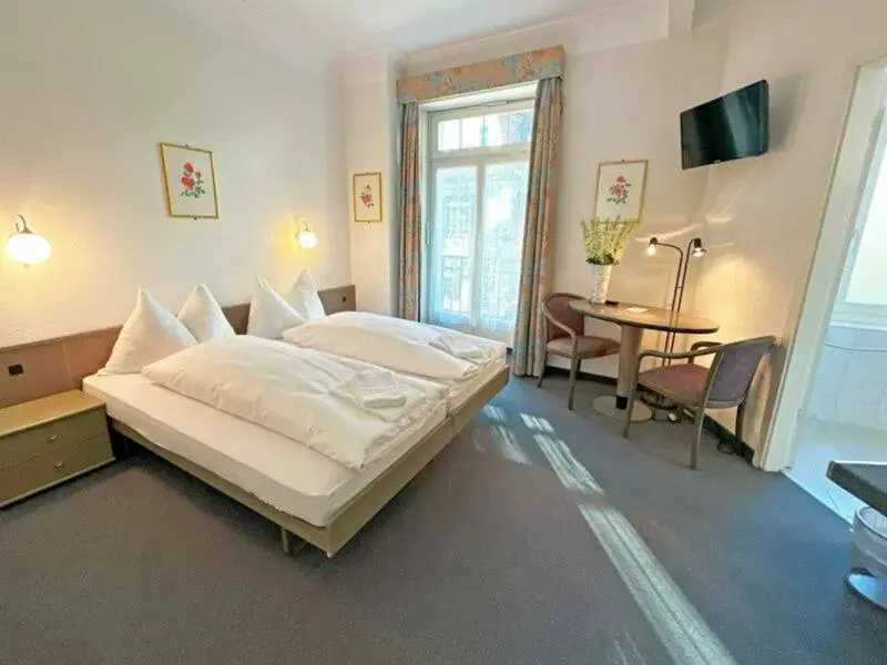 Classic Double room (full double bed)