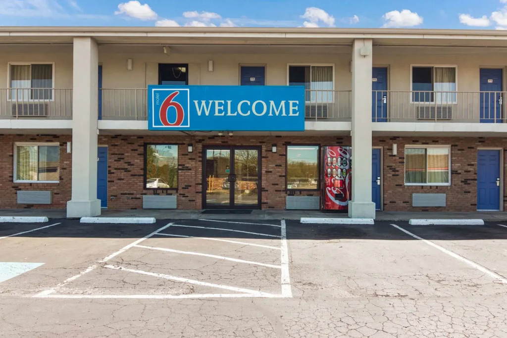 Motel 6 Youngstown, OH