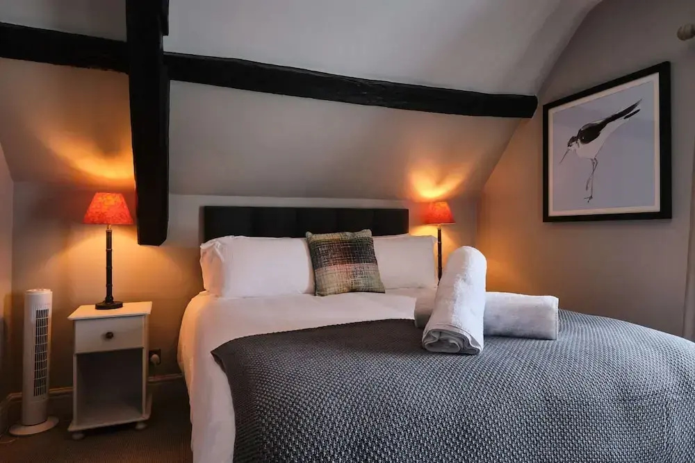 Classic Double room (full double bed)