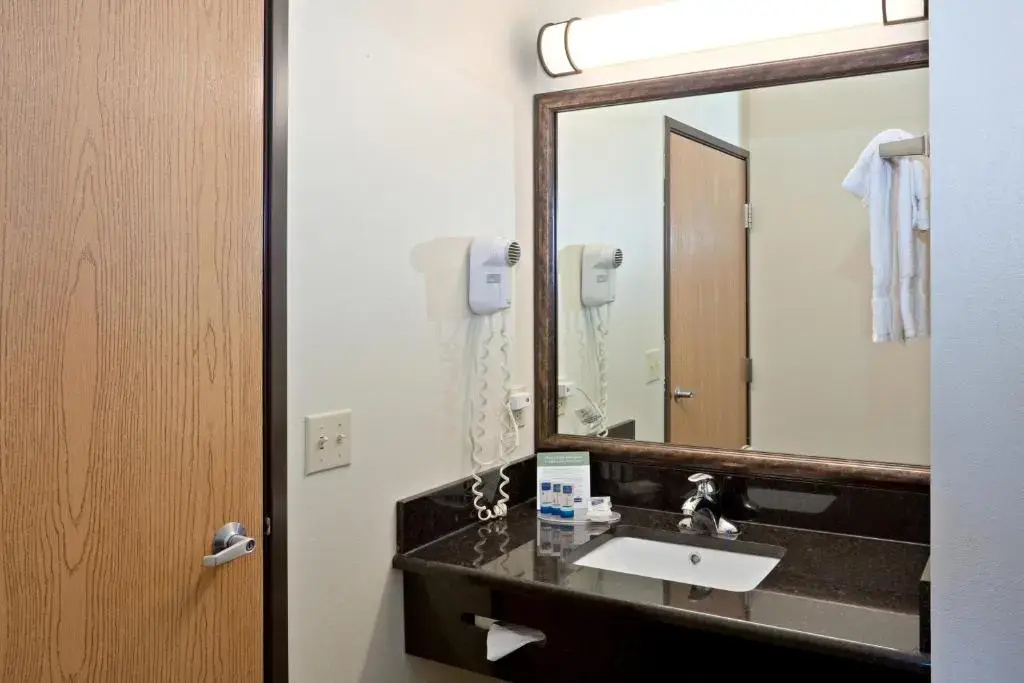 AmericInn by Wyndham Delafield-Waukesha-Milwaukee - Chambres