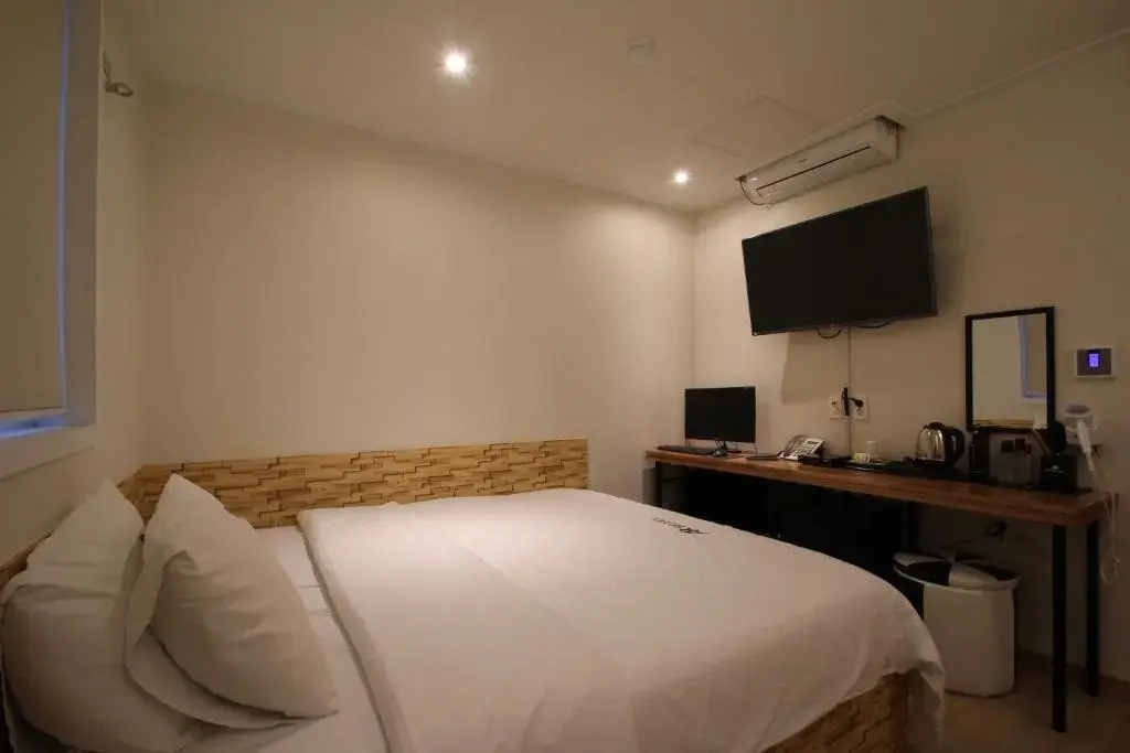 Economy room