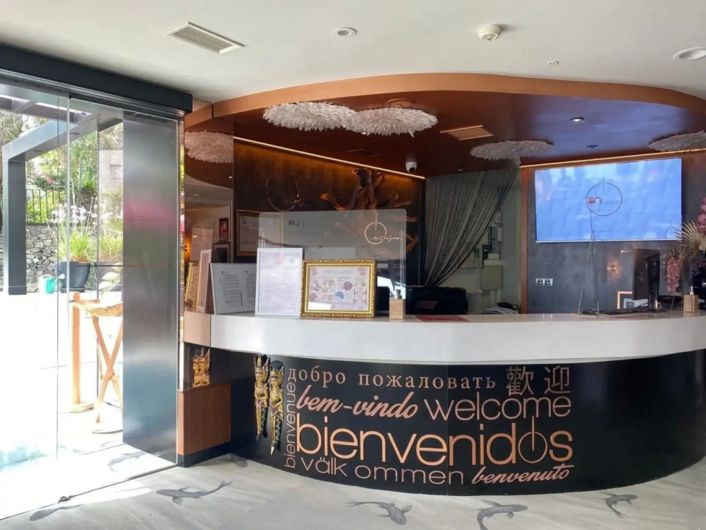 Lobby & Reception