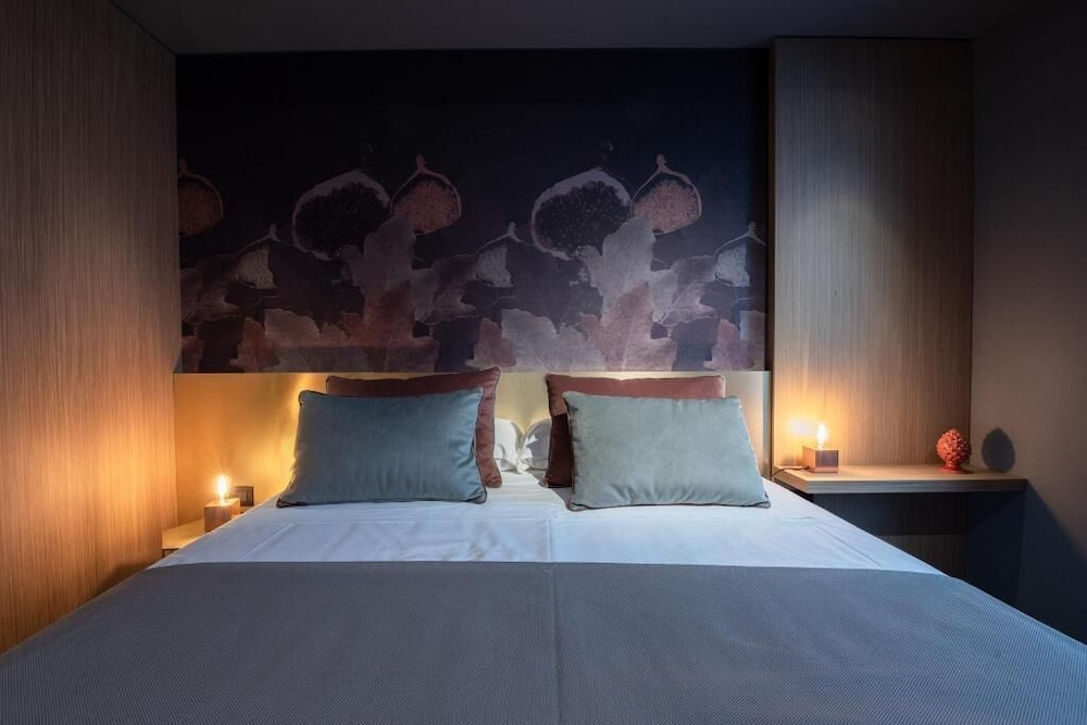 Standard Double room with balcony and with city view (full double bed)
