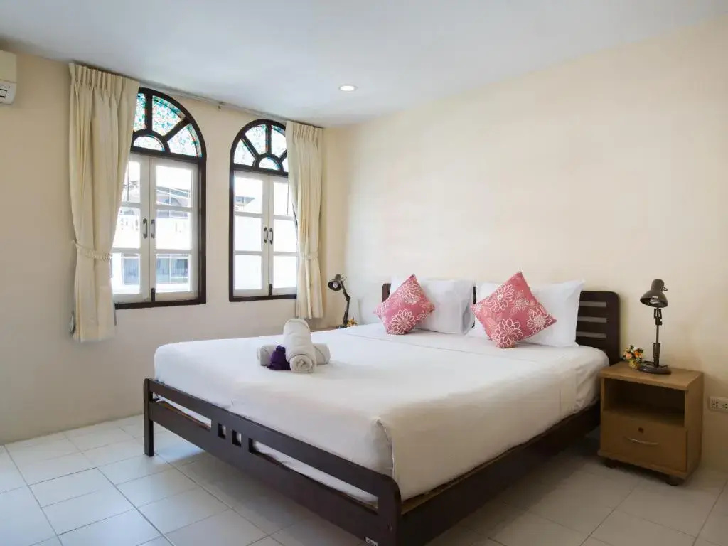 Deluxe Double room with balcony (full double bed)