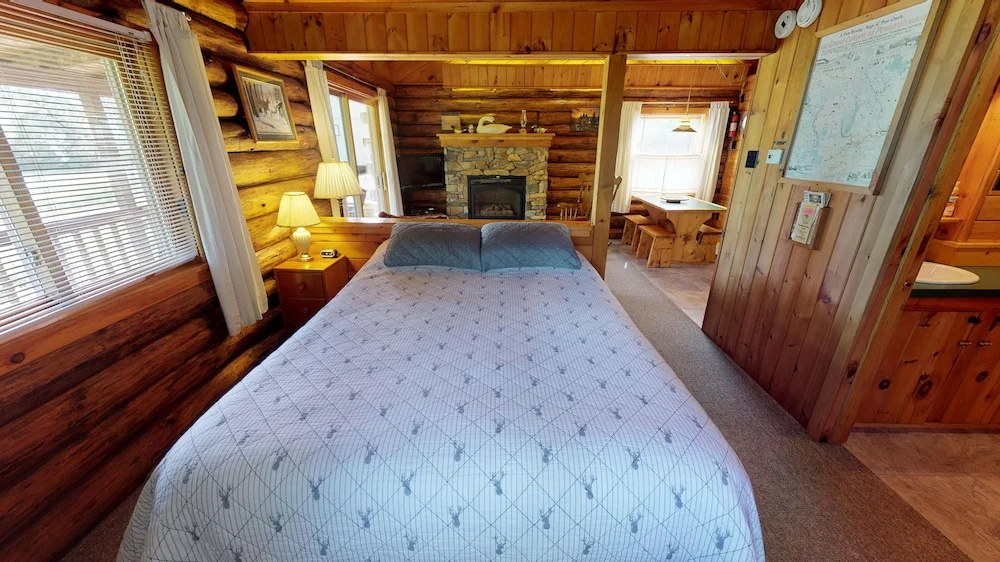 Classic Double room with river view (full double bed)