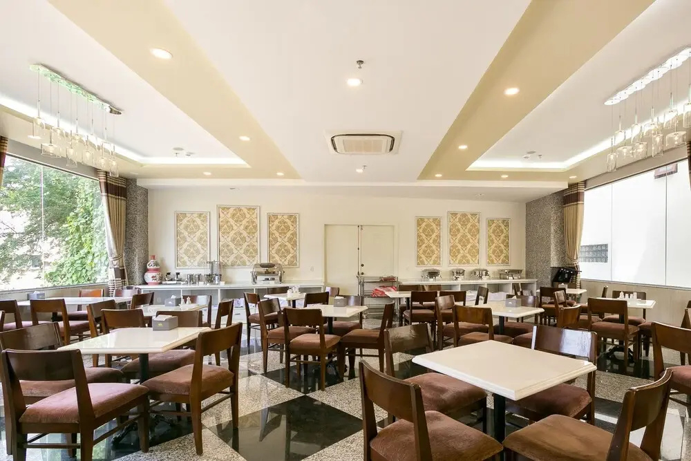 Food & Beverage