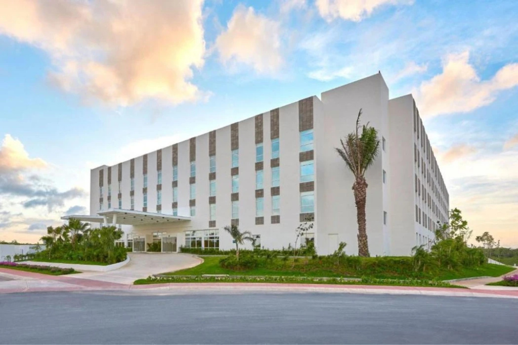 City Express Suites by Marriott Cancún Aeropuerto Riviera