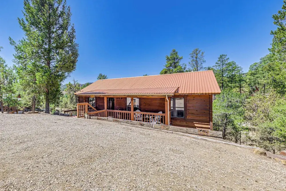 < 2 Mi to Midtown Ruidoso: Forest-view Sanctuary!