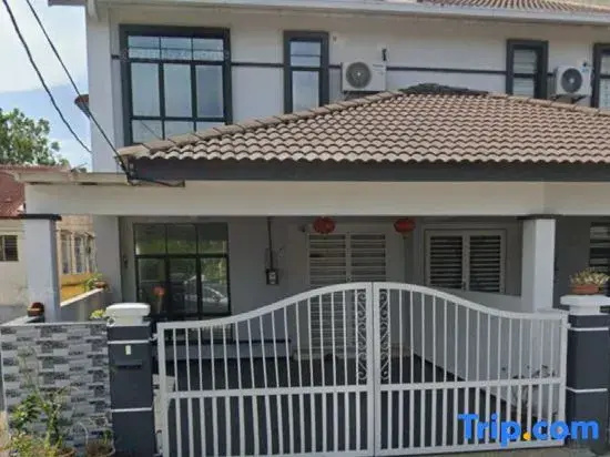 12pax /Near Cheng House Stay KTV/KID play pool Melaka