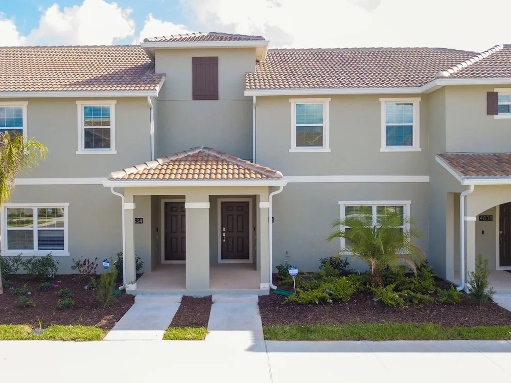 Gorgeous 4 Bedroom w Pool Close to Disney 4836