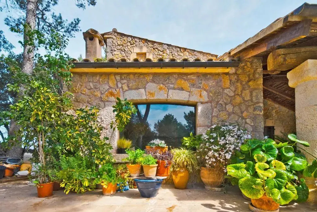 三臥室四人住宅，配有雙人床