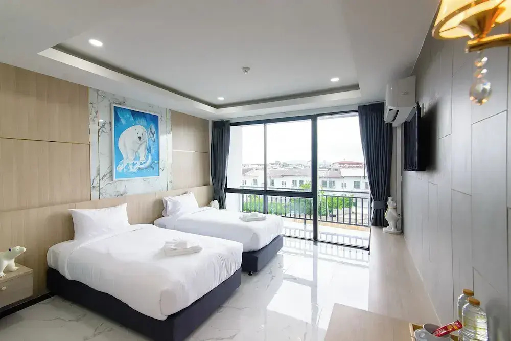 Deluxe Double room with city view (twin beds)