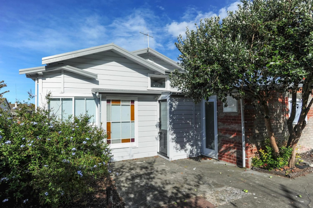 Puriri Downtown Villa - Napier Holiday Home in Napier