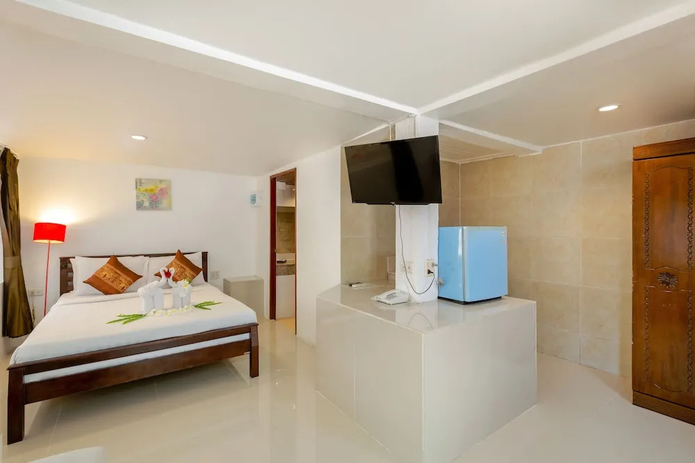 Двухместный номер Superior с красивым видом из окна двуспальная кровать в Club Bamboo Boutique Patong Beach Resort