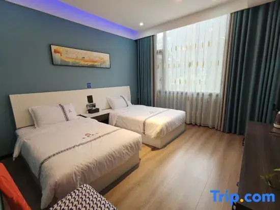 Standard room with street view