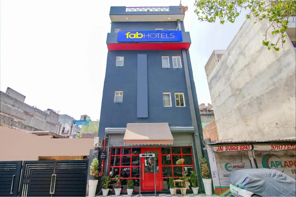 FabHotel Chawla House