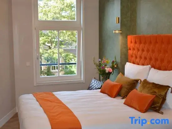 Standard Double room with canal view (full double bed)
