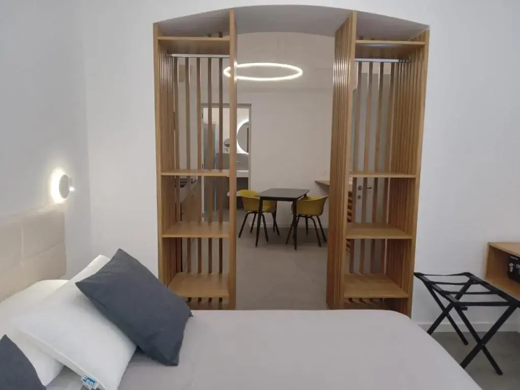 Deluxe Double room with balcony (full double bed)
