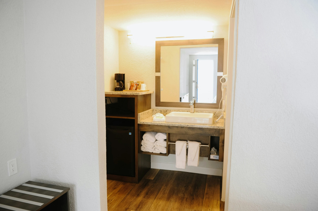 Regency Inn & Suites — 4