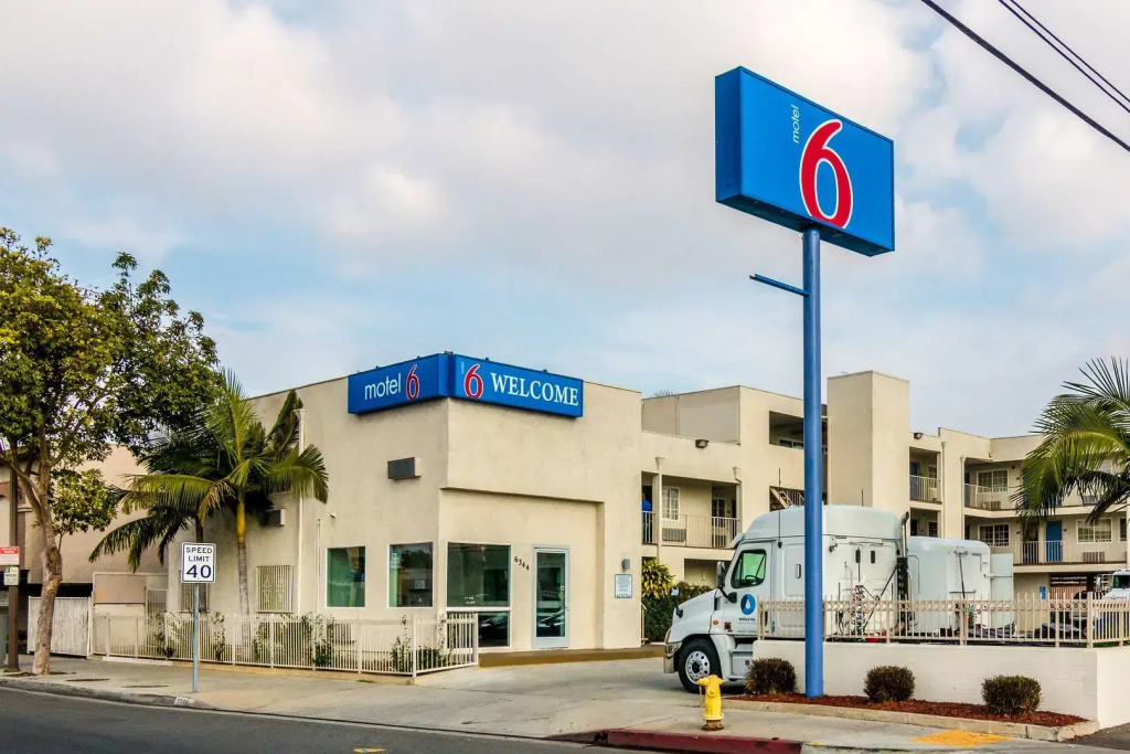 Motel 6 Bell Gardens — фото
