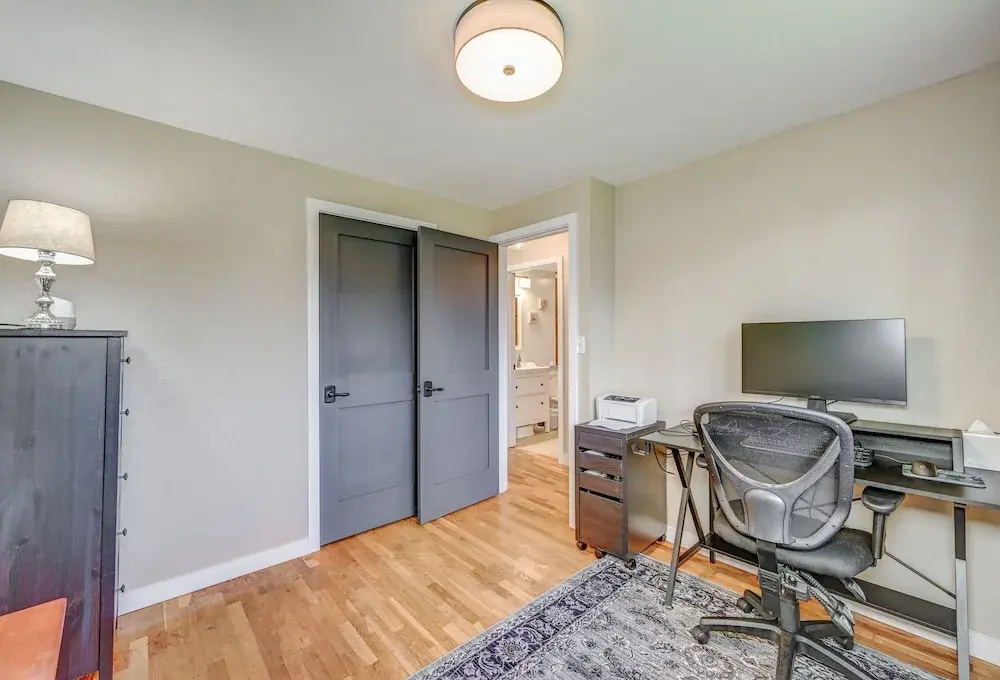 Renton Oasis: Relaxing 3br Home W/ Great Outdoor! 3 Bedroom Home by RedAwning - фото 5
