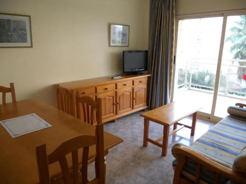 3 Bedrooms Apartment