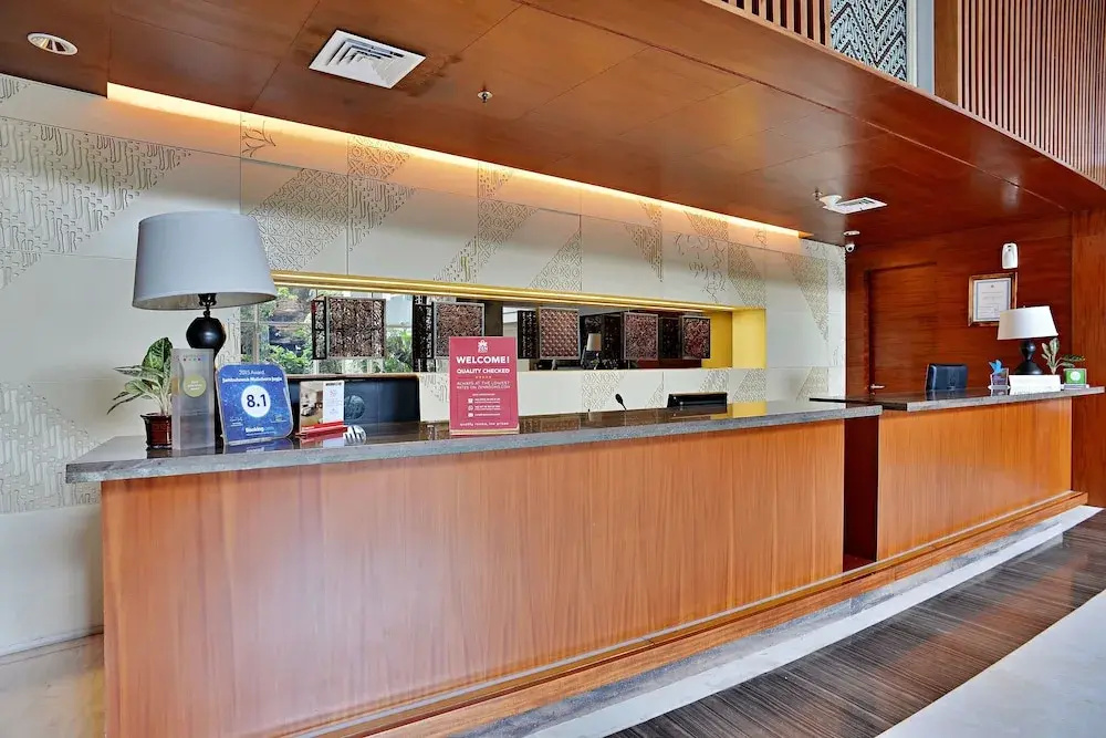 Lobby & Reception