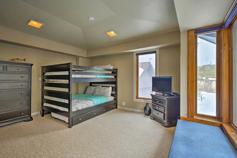 Luxurious Grand Lake Vacation Rental w/ Hot Tub! - фото 5