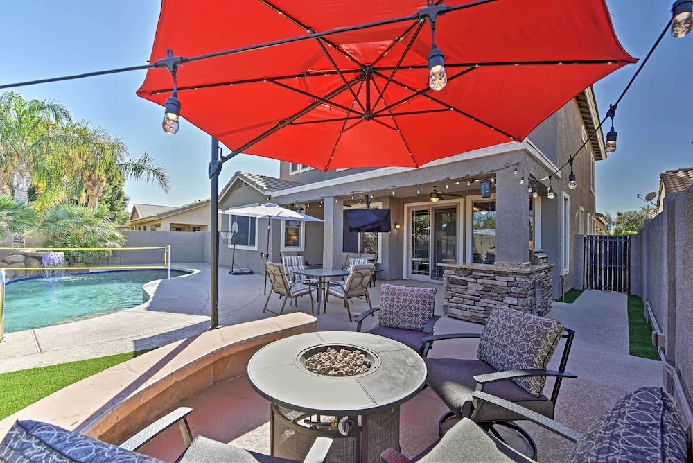 Arizona Retreat w/ Heated Pool, Fire Pit & Grill!