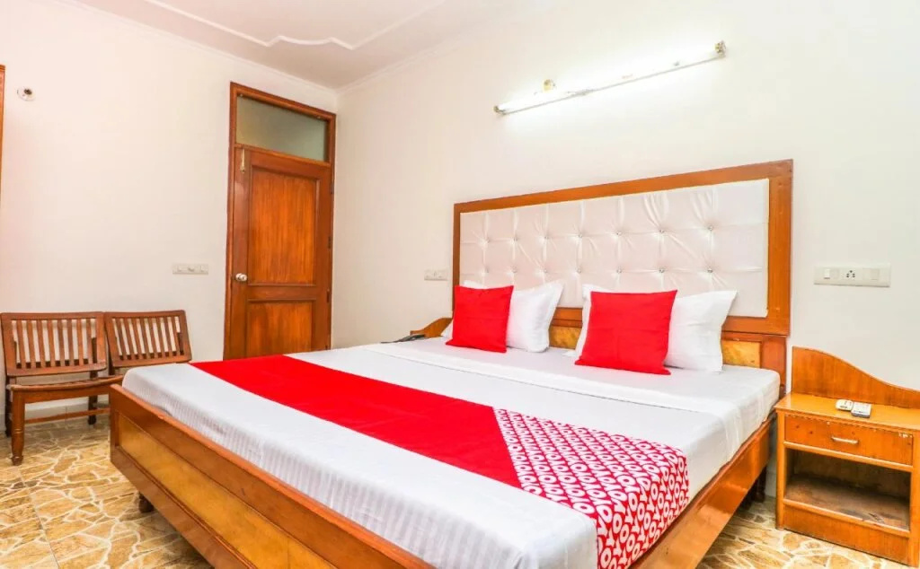 Preet Lodge Mohali by OYO Rooms