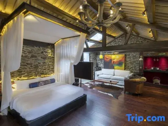 Double Suite (full double bed)