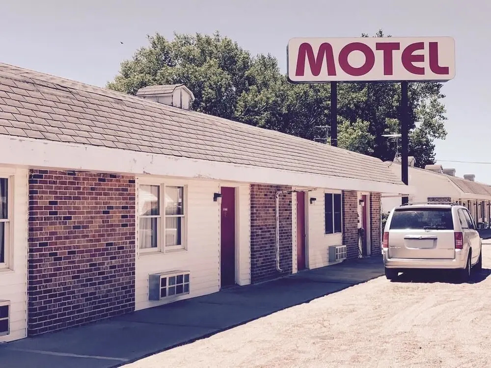 Wood River Motel - Photo 1
