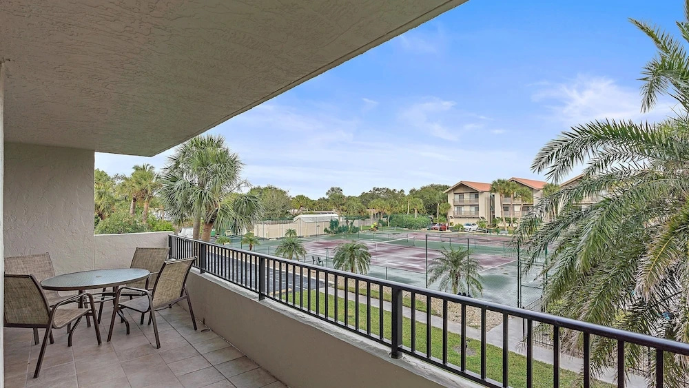 Hawk's Sea Nest 2 Bedroom Condo by RedAwning
