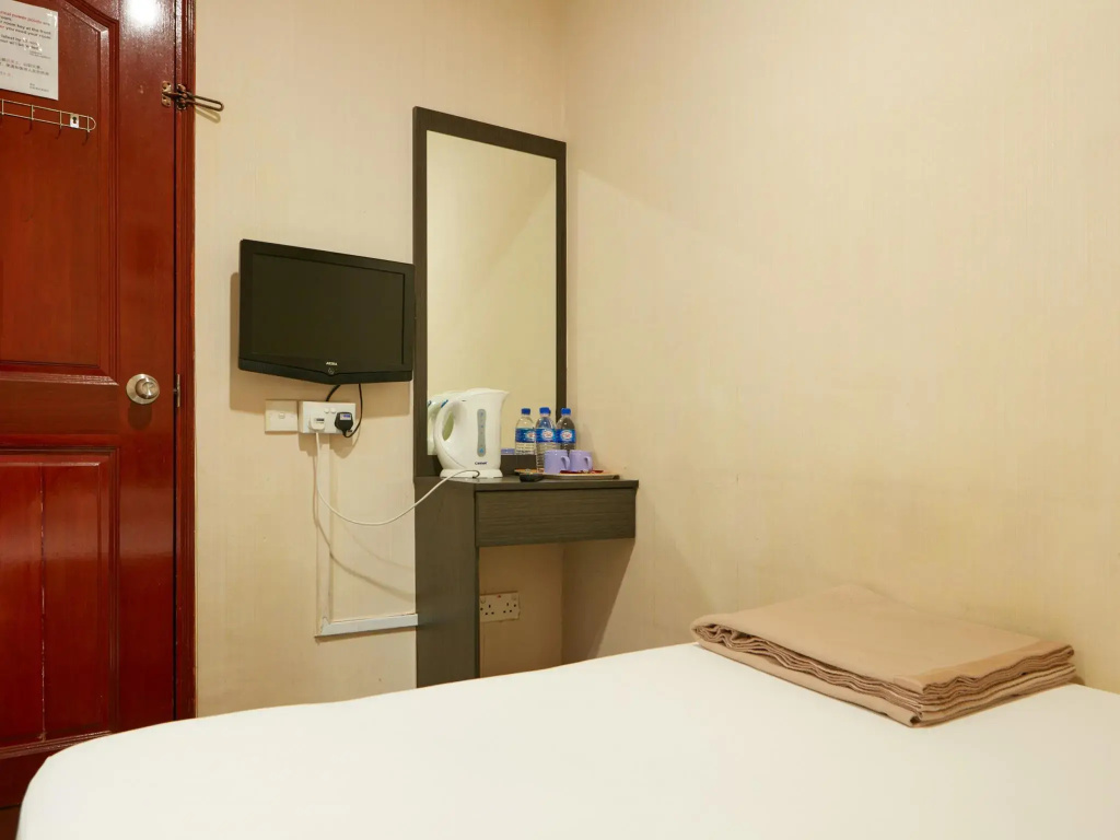 Standard (window is not guaranteed) Double room (full double bed)