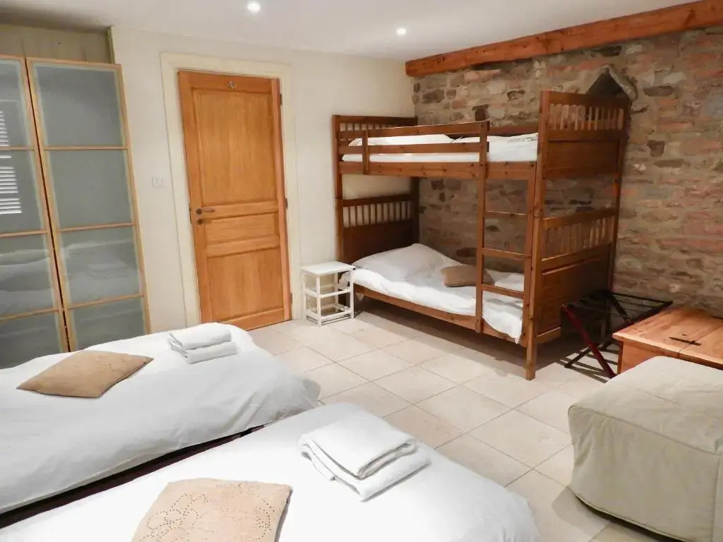 5 Bedrooms Cottage