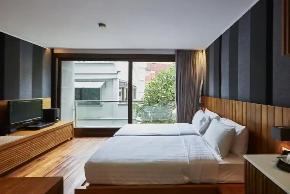 Double Studio with balcony (twin beds)