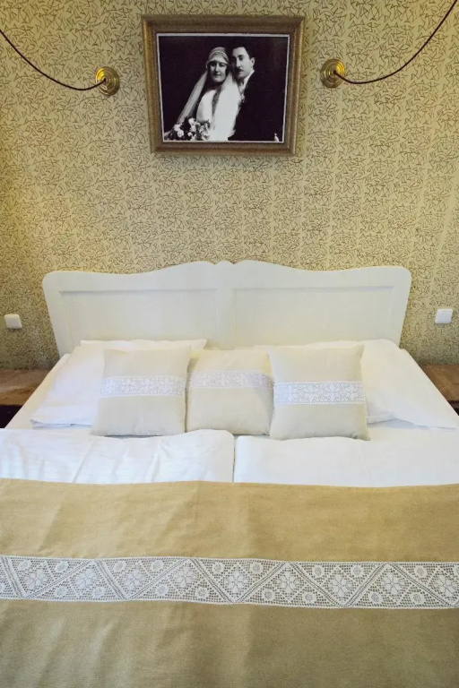 Double room (full double bed)
