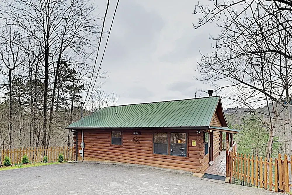 New Listing! Mountain Hideaway W/ Hot Tub 3 Bedroom Cabin
