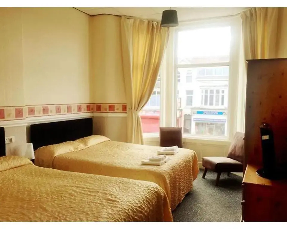 Standard Triple room