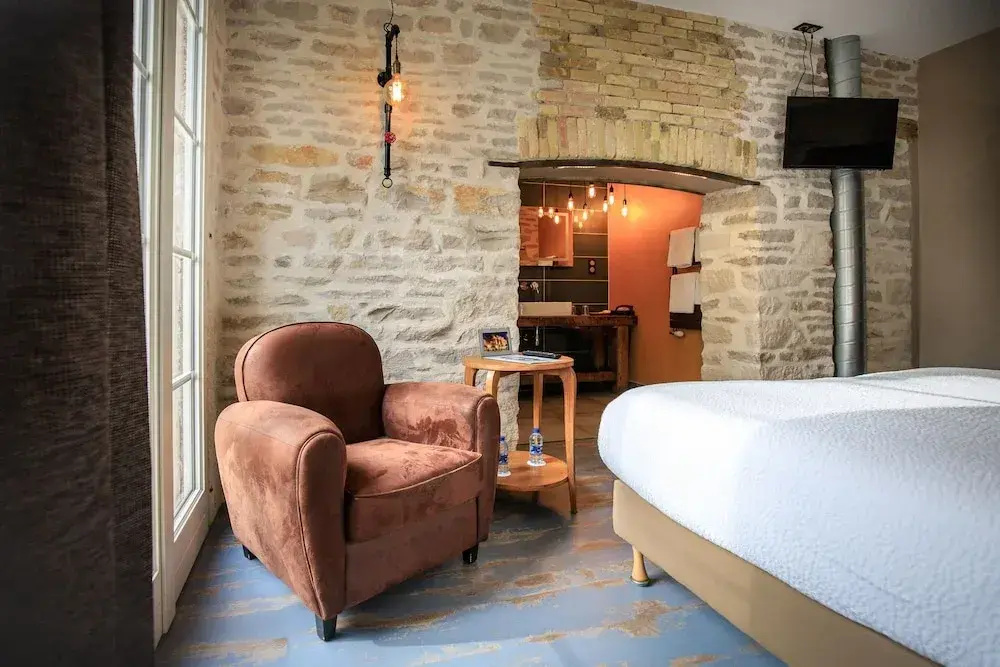 Standard Double room with balcony (full double bed)