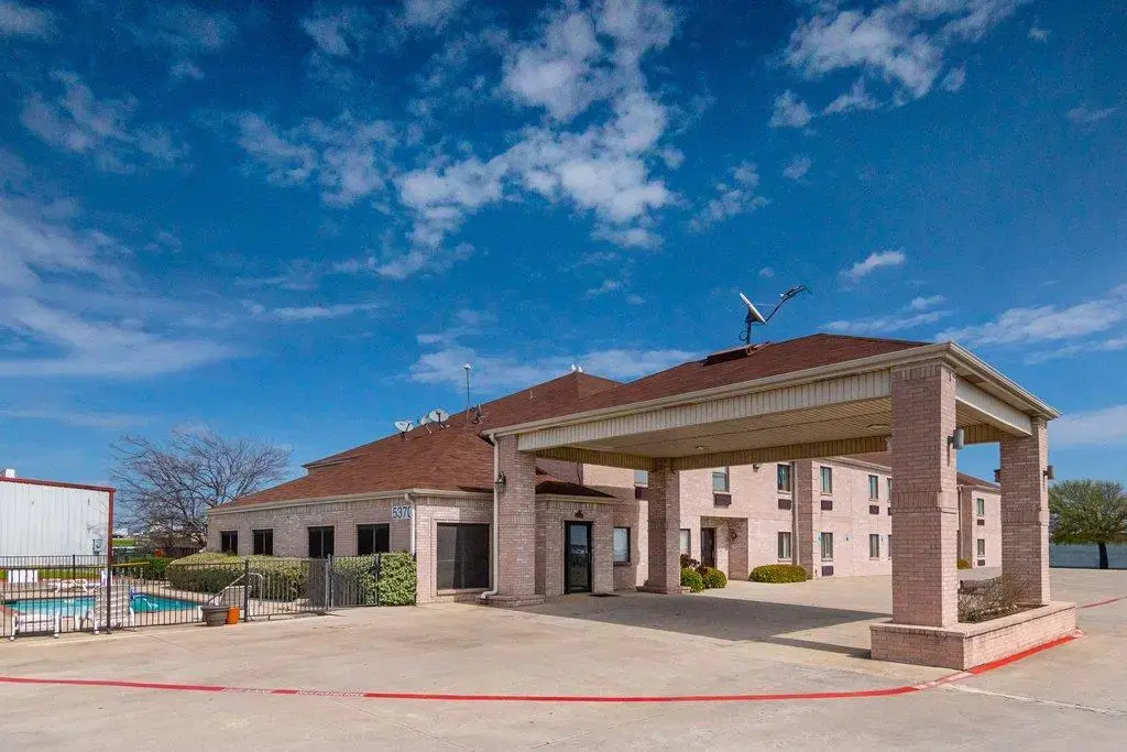 Red Roof Inn Fort Worth – Saginaw