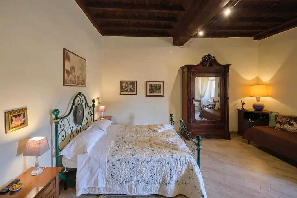 Deluxe Double room (full double bed)