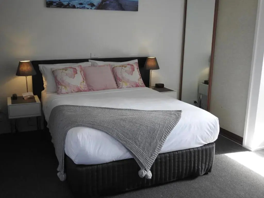 Double Suite (full double bed)