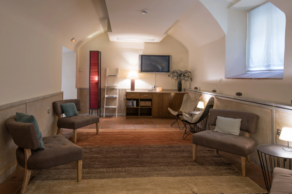 Lobby & Reception