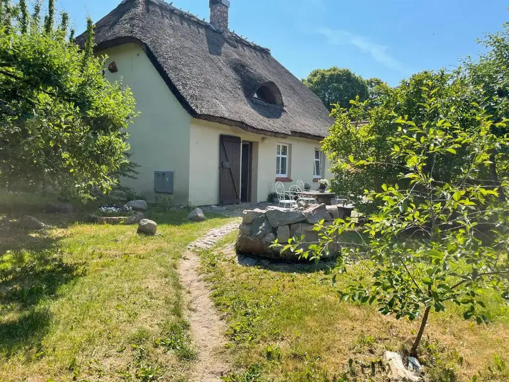 OAZA POD STRZECHĄ Klimatyczny dom z 3 sypialniami, kominkiem i dużym ogrodem na wyłączność