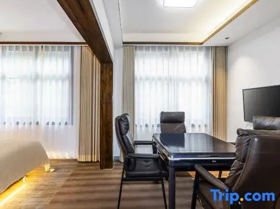 Double Suite (full double bed)