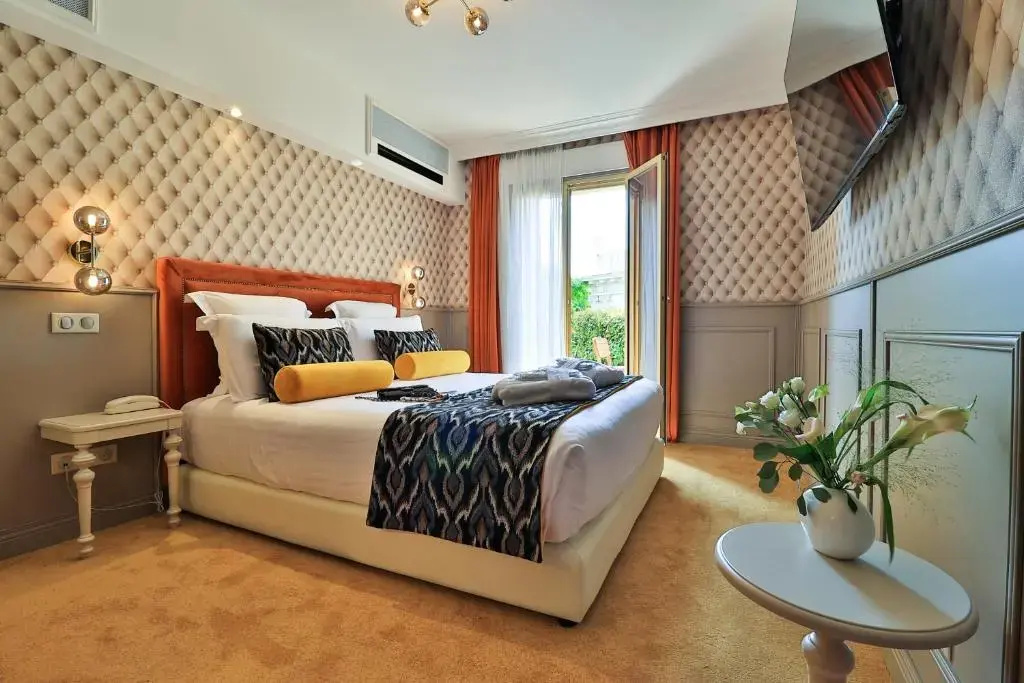 Standard Double room with garden view (full double bed)