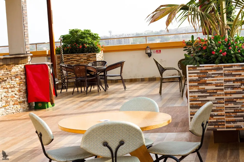 Plus 33 Hotel