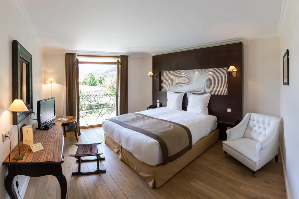 Deluxe Double room (full double bed)