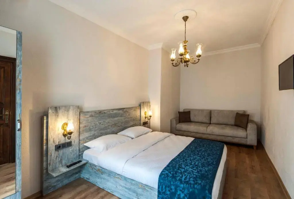 2 Bedrooms Apartment